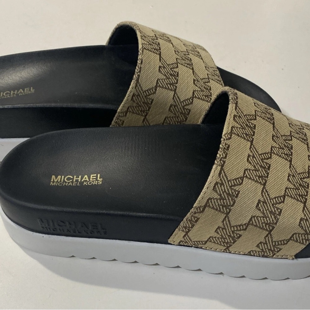 Michael Kors Gilmore Signature Slip On Beige Patterned Slide Sandals
